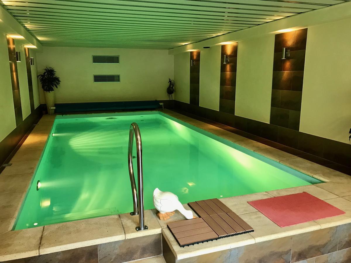 Residenz Moselzauber - Ferienwohnungen Mit Pool Landschaft エルンスト エクステリア 写真