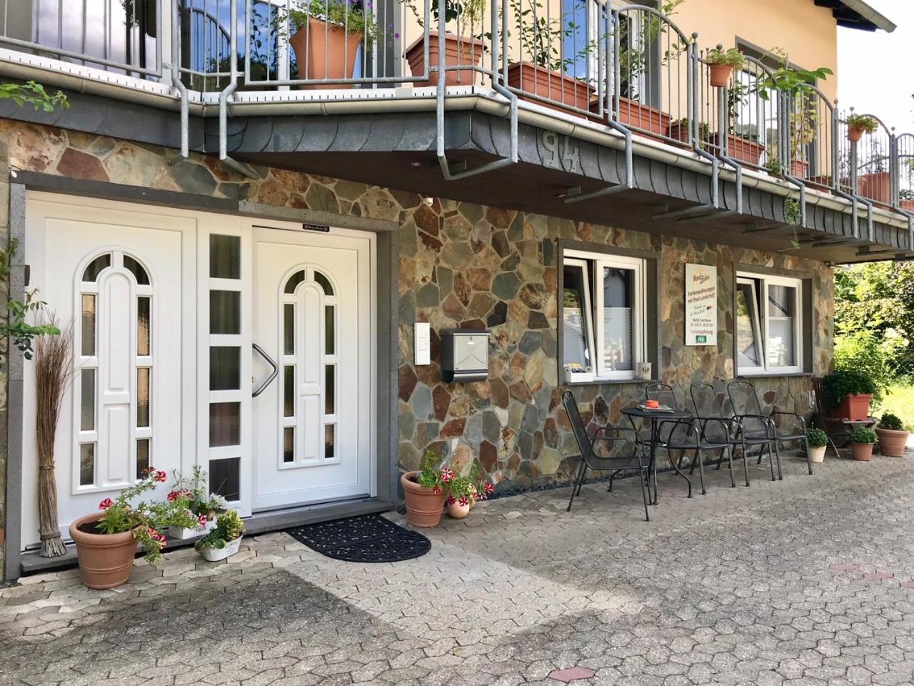 Residenz Moselzauber - Ferienwohnungen Mit Pool Landschaft エルンスト エクステリア 写真